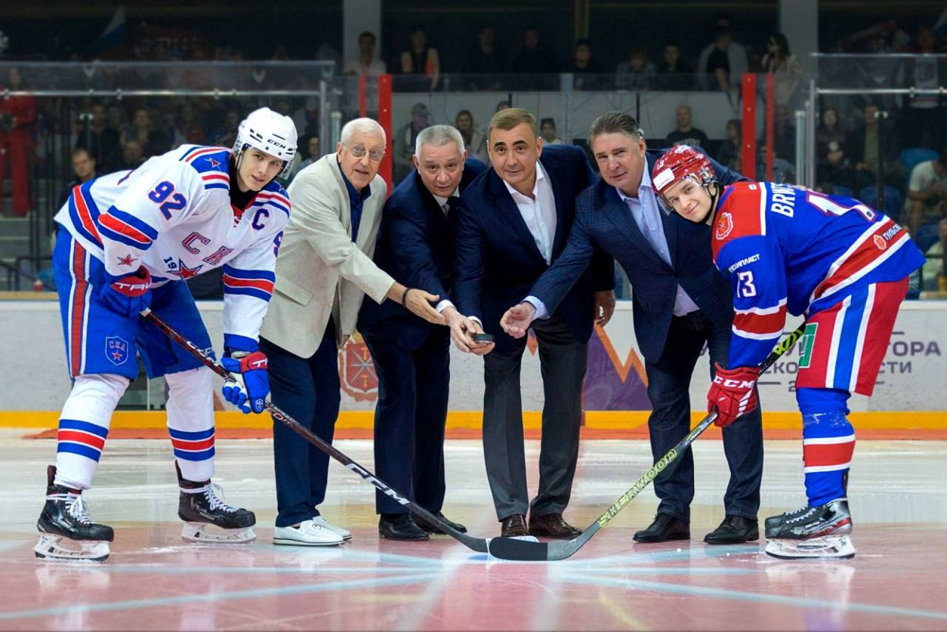 Алексей Дюмин поздравил спортсменов и болельщиков с Днем хоккея
